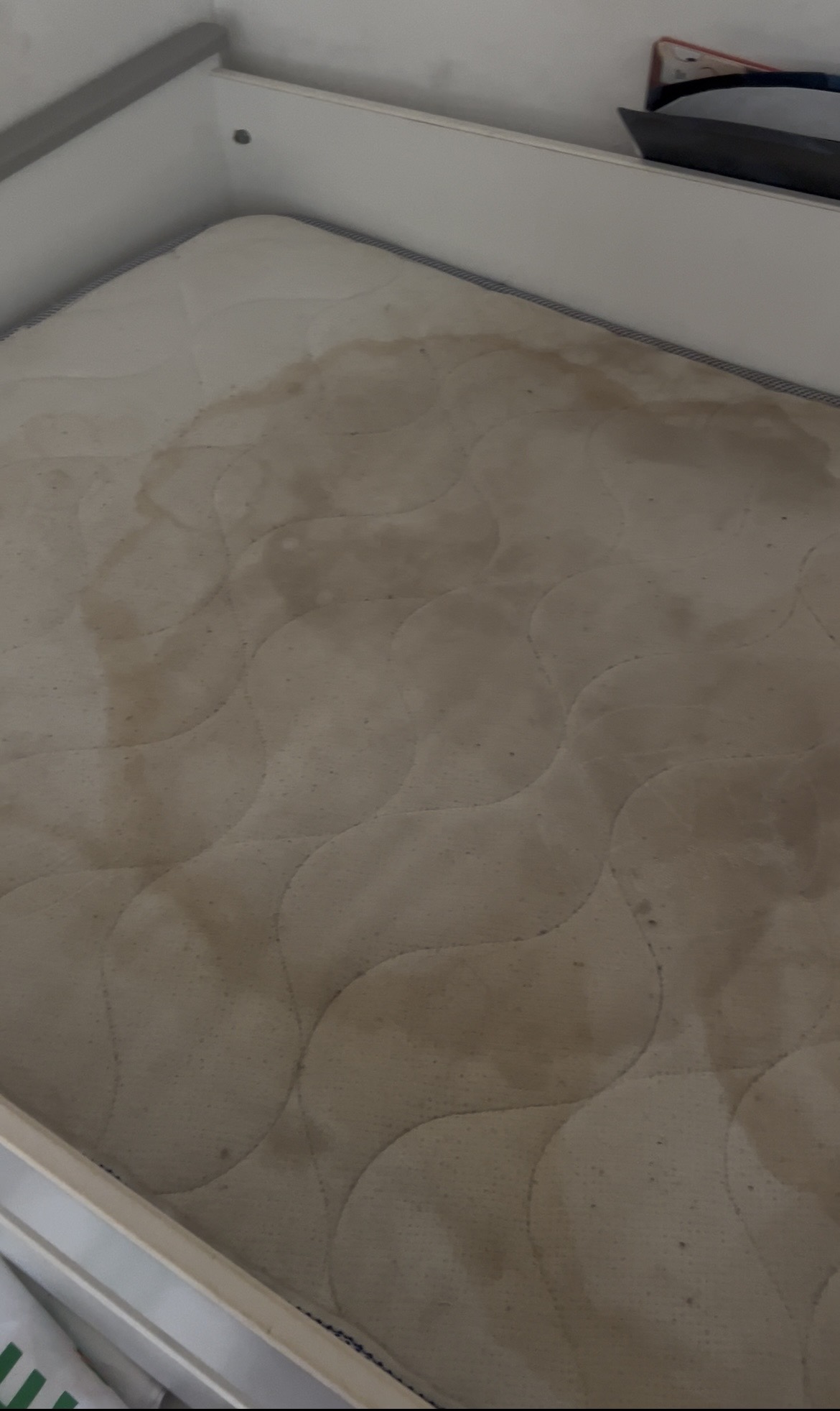 Matelas avant nettoyage